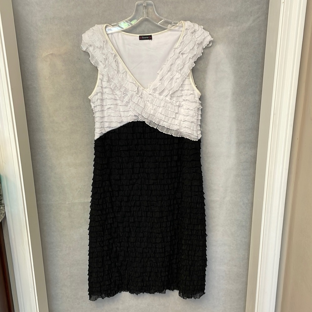 Black and white super cute pullover dress